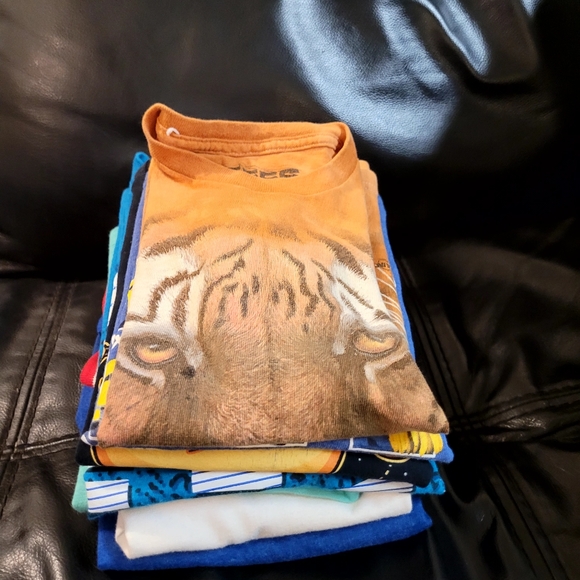 7 T shirts for boys size medium in excellent like new condition. - Picture 13 of 13